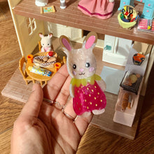 Load image into Gallery viewer, Strawbunny Hair Claw